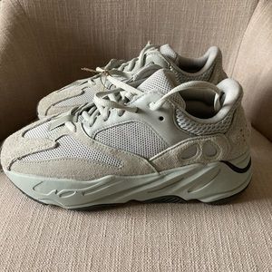 Yeezy boost 700 salt